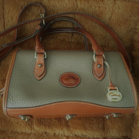 Dooney & Bourke Handbags - 🎉HP🎉VTG Dooney & Bourke Tan Leather Barrel Bag